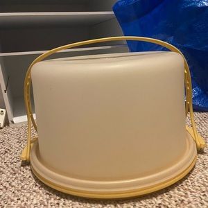 Tupperware cake carrier
